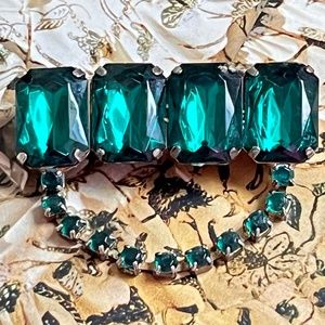 VINTAGE Brooch Green Glass